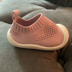Toddler pink knit tennis shoes